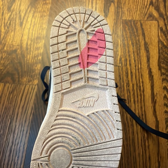 Bubble gum pink Nike air Jordan’s. - Picture 4 of 5